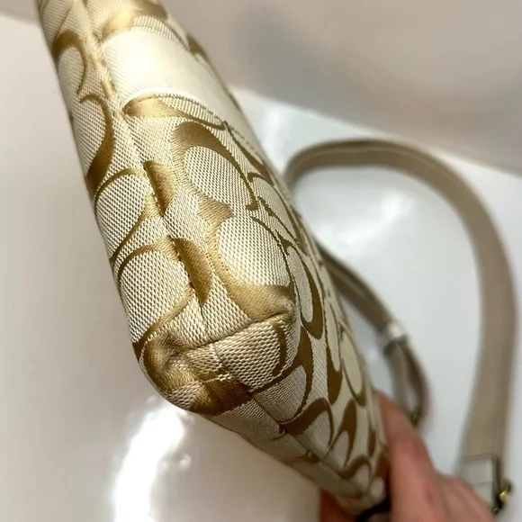 🥥 Authentic Coach Signature Cream/Beige Crossbody Bag - Picture 6 of 9